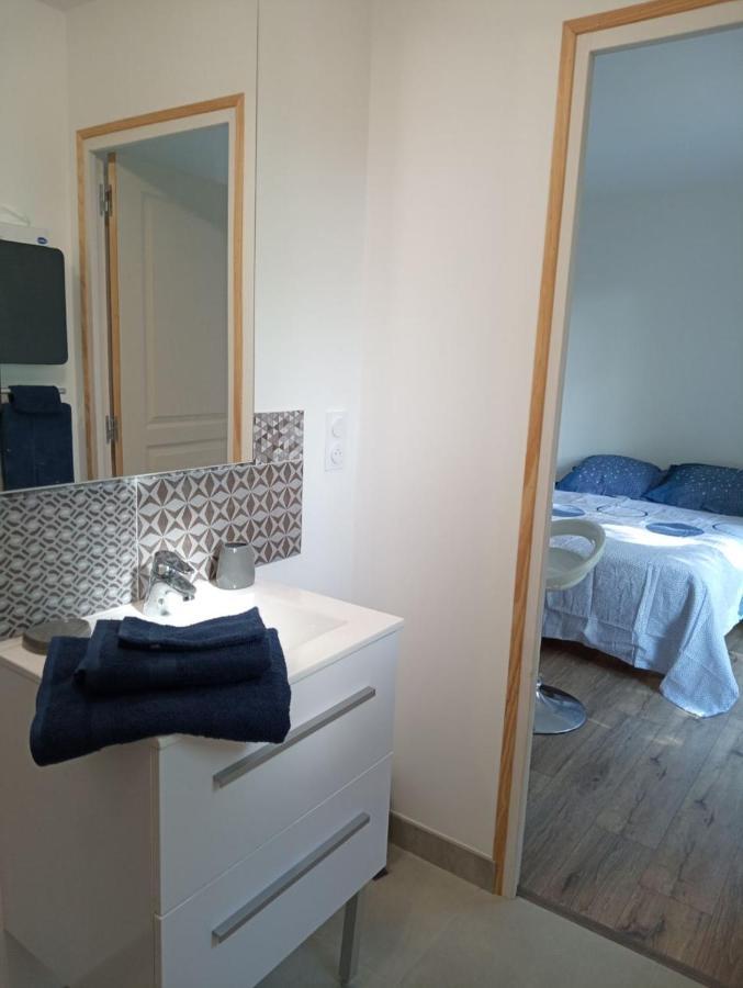 Chambre Au Calme Entouree Par La Nature. Saint-Leon-sur-Vezere Luaran gambar