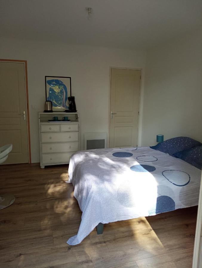 Chambre Au Calme Entouree Par La Nature. Saint-Leon-sur-Vezere Luaran gambar